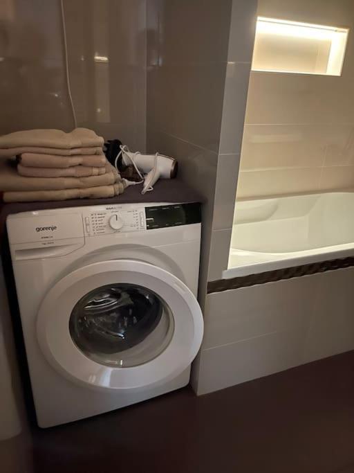 Priestranny 3 Izb. Apartman V Centre S Parkovanim. Besztercebánya Kültér fotó