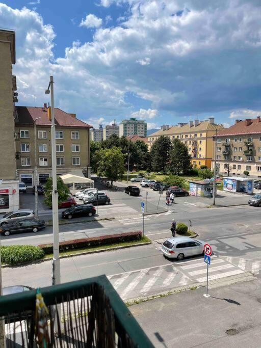 Priestranny 3 Izb. Apartman V Centre S Parkovanim. Apartman Besztercebánya Kültér fotó