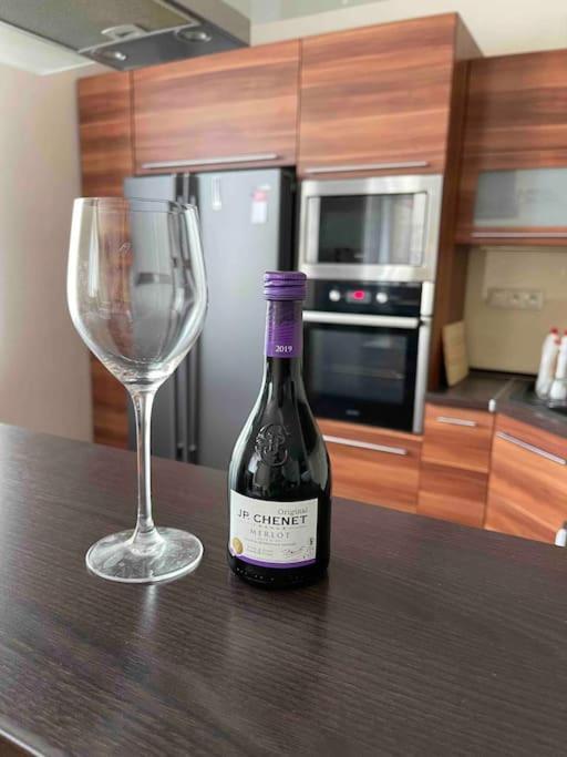 Priestranny 3 Izb. Apartman V Centre S Parkovanim. Besztercebánya Kültér fotó