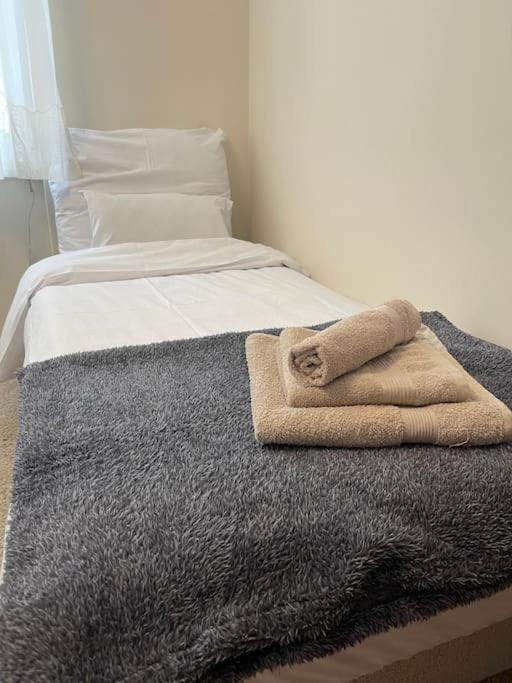 Priestranny 3 Izb. Apartman V Centre S Parkovanim. Besztercebánya Kültér fotó