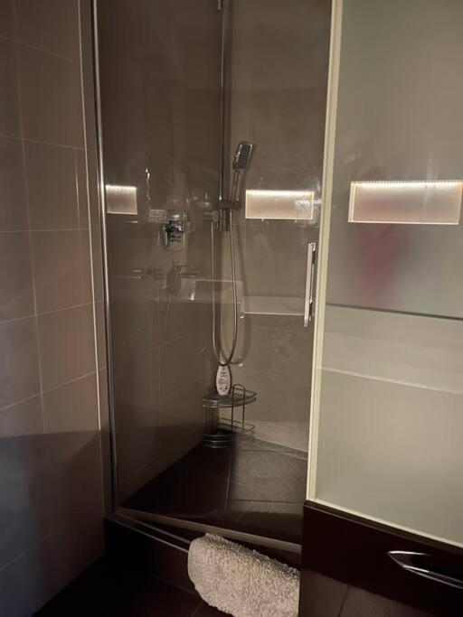 Priestranny 3 Izb. Apartman V Centre S Parkovanim. Besztercebánya Kültér fotó