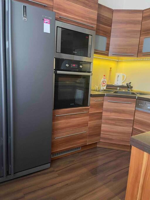 Priestranny 3 Izb. Apartman V Centre S Parkovanim. Besztercebánya Kültér fotó