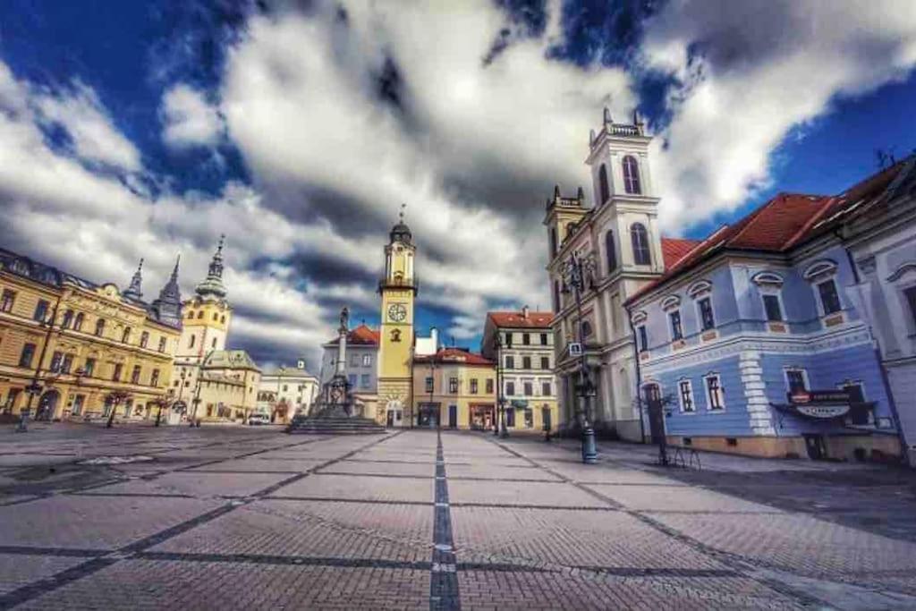 Priestranny 3 Izb. Apartman V Centre S Parkovanim. Besztercebánya Kültér fotó